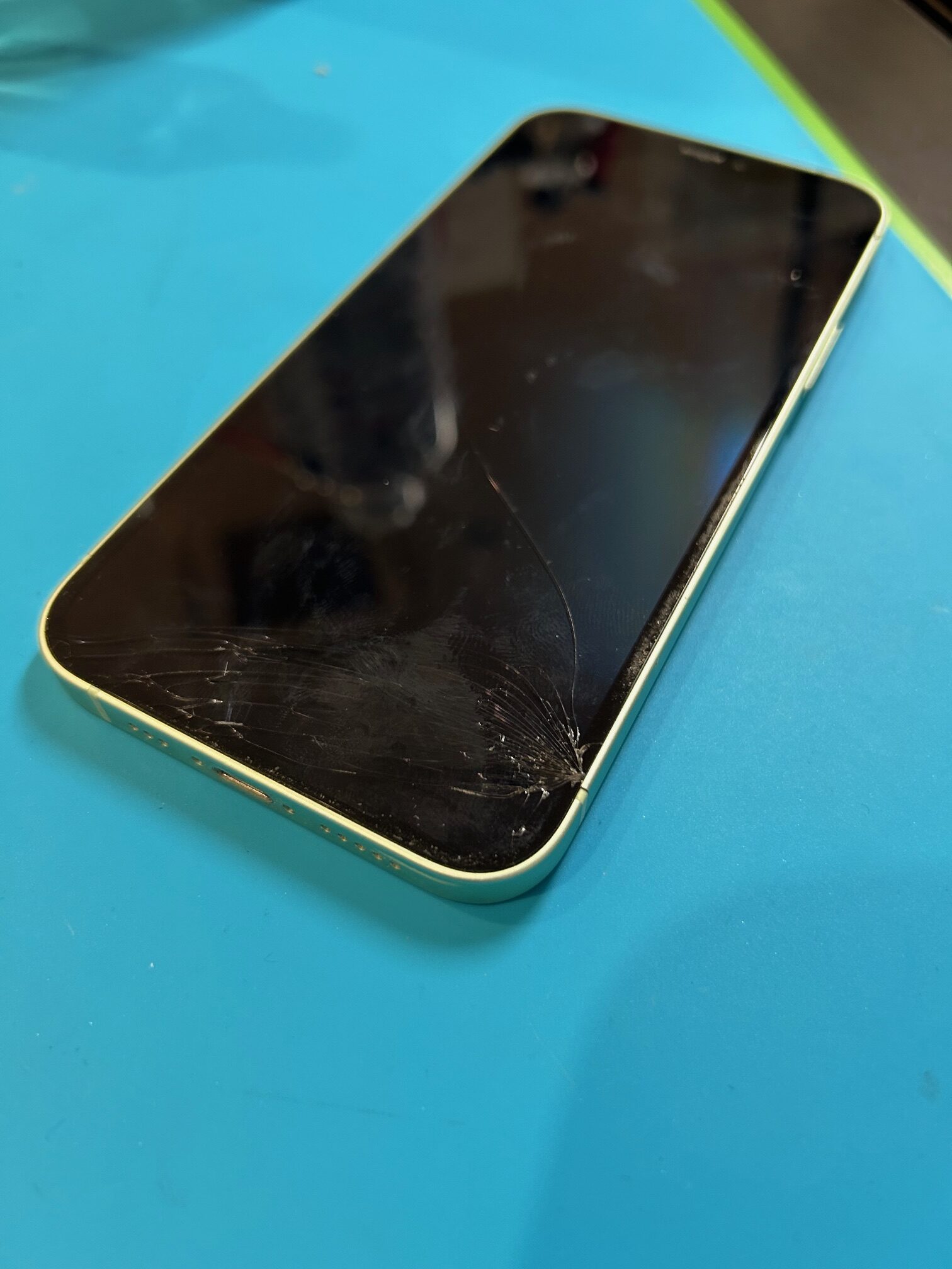 【安城店】iPhone１２の画面交換【安城市からご来店】