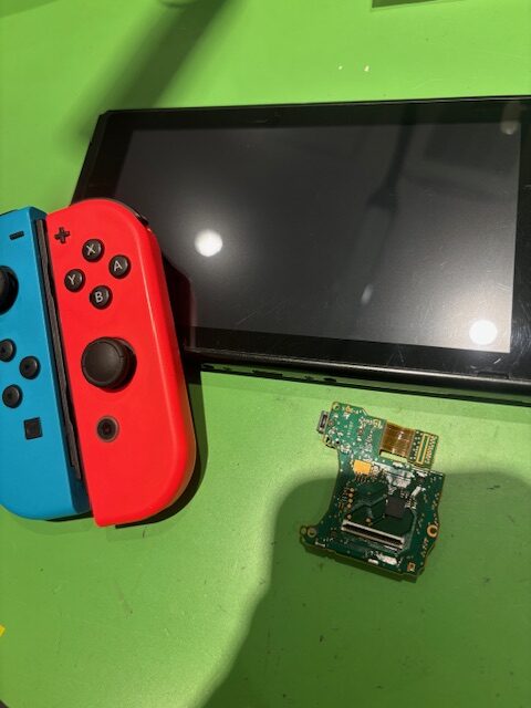 【安城店】Nintendo Switchのゲームカードスロット交換修理【西尾市からご来店】