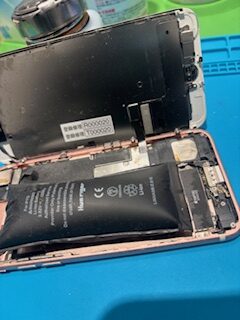 【安城店】iPhone7の膨張したバッテリーの交換【安城市からご来店】