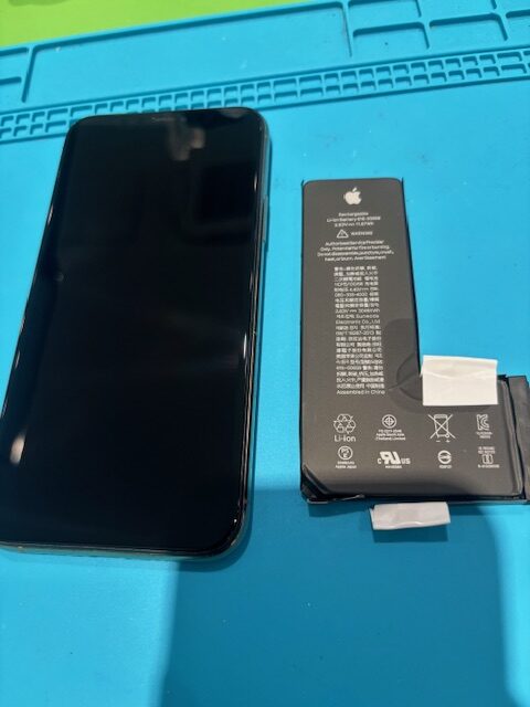 【安城店】iPhone11proの画面とバッテリーの交換【安城市からご来店】