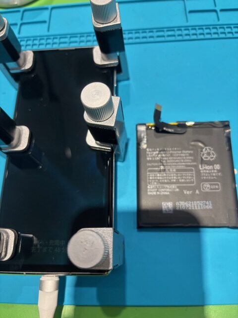 【安城店】AQUOS R6のバッテリー交換【安城市からご来店】