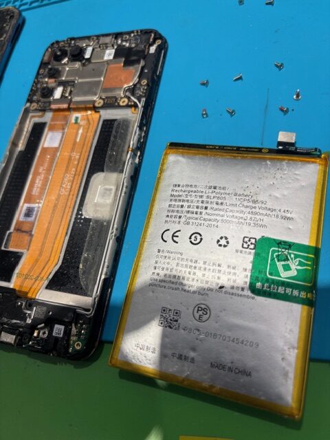 【安城店】OPPO A54 5Gの膨張したバッテリーの交換【知立市からご来店】
